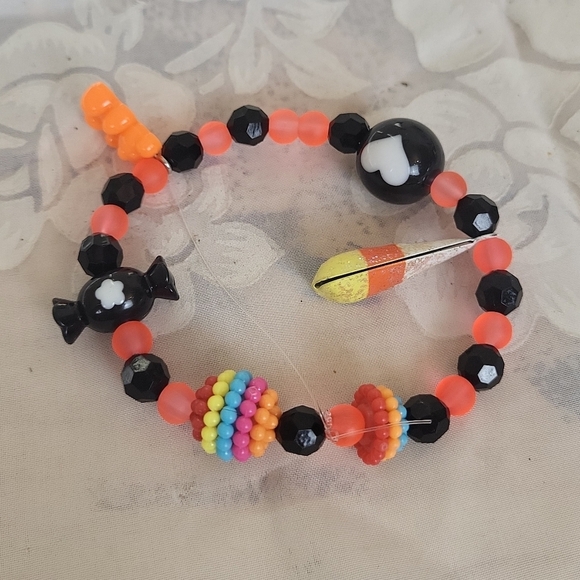 Halloween Stretch Bracelet Candy Gummy Bear - Picture 2 of 3
